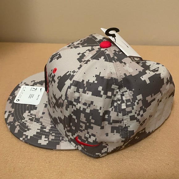 *NWT* Nike Georgia Bulldogs Football Team Issued PE Camo Fitted Hat - Picture 2 of 6